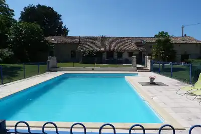 Image de Ferme de luxe Gite pour 14 personnes Grande piscine privée Cadre campagne ensoleillée