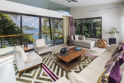Image de Secret Beach accès privé à travers le domaine