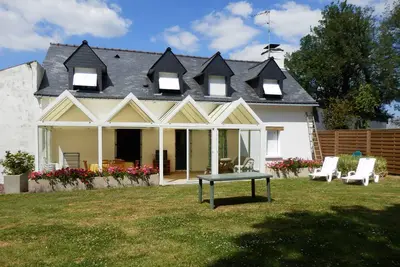 Image de Belle maison à 400 mètres des plages avec grand terrain et véranda ouverte