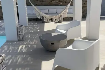 Image de Profitez de vos vacances avec un avant-goût de la perfection cycladique minimale.
