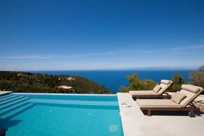 Image de Villa de luxe à couper le souffle avec vue sur la mer - Ianthi