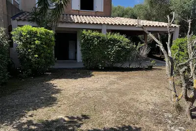 Image de Appartement calme, terrain 5000 m2, idéalement situé, plage Pinarello