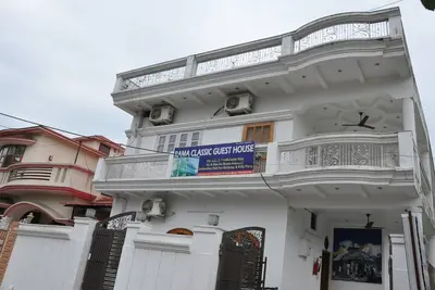 Image de Chambre spacieuse près de l'Académie militaire indienne