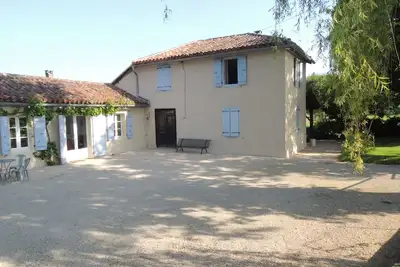 Image de Ferme Gersoise traditionnelle avec piscine privée