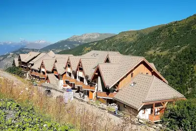 Image de Chalet en France avec Balcon et Charme Naturel