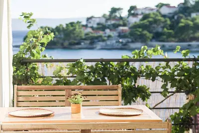 Image de Appartement contemporain de 2 chambres avec terrasse et vue mer - à 30 mètres de la mer