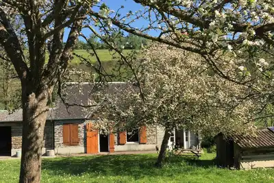 Image de Petite maison o bord de l'eau.