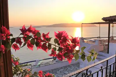Image de Villa Dahlia. Accès à la mer du parc privé. Vue privilégiée sur la mer Égée.