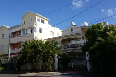 Image de Bed + breakfast+ wifi offer in apartment. <br>200mTrou aux Biches Mon Choisy beach.
