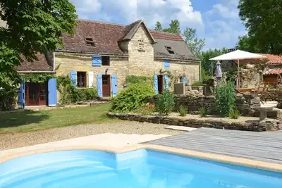 Image de Ferme avec jardin isolé, piscine chauffée privée et de magnifiques vues rurales