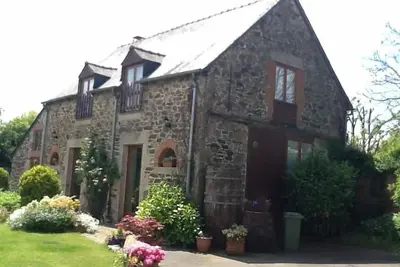 Image de Conversion de grange individuelle avec piscine chauffée et wifi