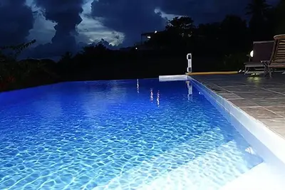 Image de Location appartement de charme dans villa avec piscine les pieds dans l eau