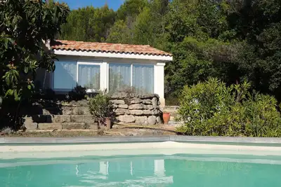 Image de Charmante petite maison avec piscine au pied du Luberon
