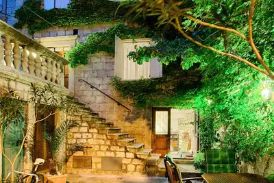 Image de Xviii century stone house, next to the beach, in Komiza (Vis)