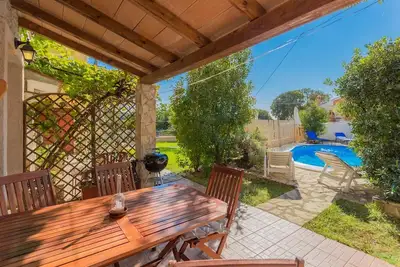 Image de Maison ancienne en pierre avec piscine privée et 3 chambres près de Porec