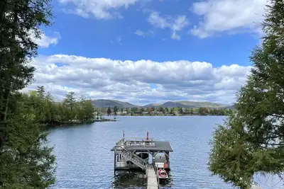 Image de Longview à Warner Bay, une cabane en rondins au bord de l'eau dans l'Adirondack, quatre saisons