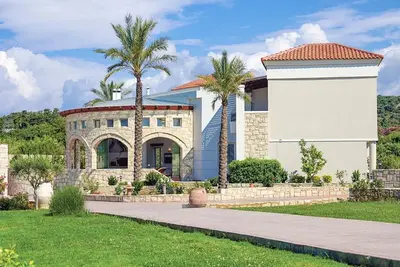Image de Villas Platanias - Villa de 3 chambres avec piscine chauffée