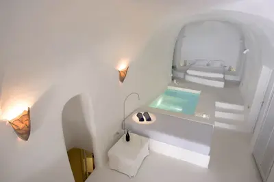 Lydia's House, luxueuse villa avec piscine intérieure chauffée et vue sur Caldera