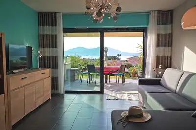 Image de F2 vue mer, centre Porticcio/La Viva, tout à pieds