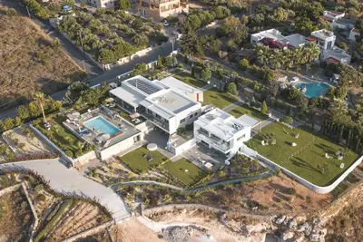 Image de Villa Gg - Villa moderne de 4 chambres avec piscine chauffée