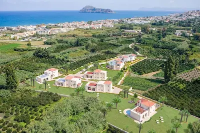 Image de Villas Platanias - Villa 4 chambres avec piscine chauffée