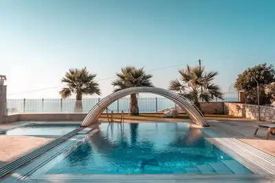 Image de Luxueuse villa à Agia Pelagia, Crète, avec des vues spectaculaires sur la mer et la montagne