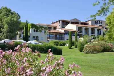 Image de Petit paradis entre St Tropez et Grimaud, La mer accessible à pied