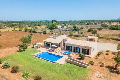 Image de Nouvelle maison avec 4 chambres, piscine privée et agréable terrasse couverte