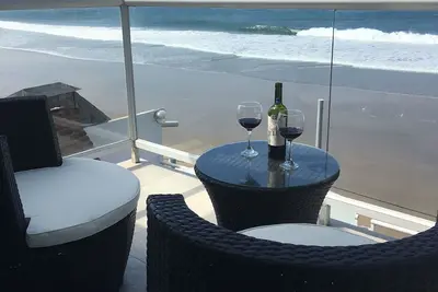 Image de Sky Vista Suite est directement sur la plage en ville!