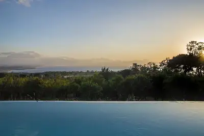 Image de Présentation Maison avec piscine vue sur la mer et un grand jardin 60. 000 m²