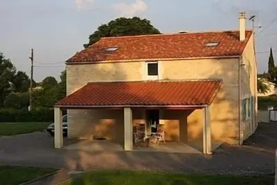 Image de Ferme transformée avec goût en maison de 4 chambres dans belle région de France ensoleillée
