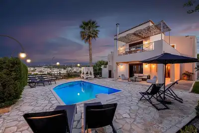 Image de Villa neuve! 1 km de la plage, 100 m du restaurant et 7 km de la ville de Réthymnon!
