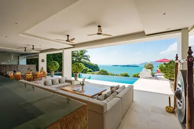 Image de Luxe 5 chambres avec un cinéma privé et une grande piscine à débordement