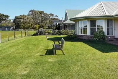 Image de Monymusk - Vue sur le parcours de golf et à distance de marche des boutiques