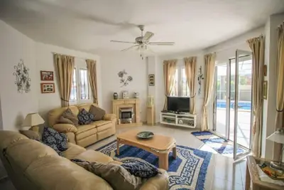 Image de Belle villa de luxe, 3 lits, 3 salles de bain, Piscine privée clôturée et anti-mouches, En ville