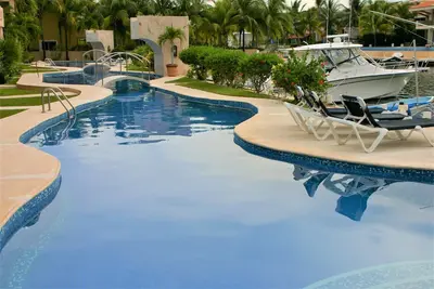 Image de Niveau rez-de-chaussée 3 chambres, 3. 5 salles de bain Marina Condo avec abonnement Omni Beach Club & Wifi