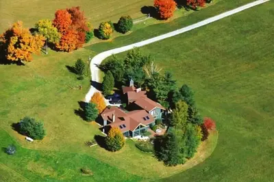 Image de Piscine intérieure privée - Maison de vacances au Vermont - Prop # 352330 next door