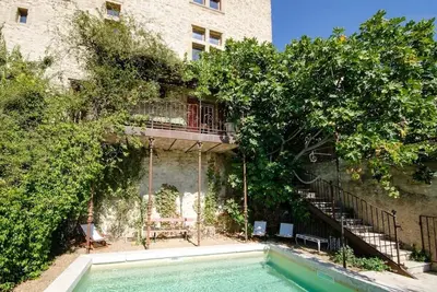 Image de Manoir de Grambois - grande maison de village provençale historique