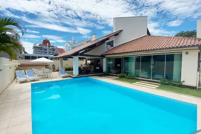 Image de Grande maison avec 06 chambres, piscine, emplacement étrange, à côté de l'Open!