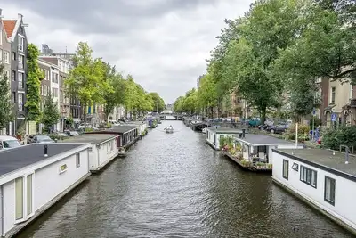 Image de Péniche moderne et confortable