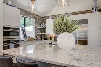 Image de Confort dans un condo style gainey ranch