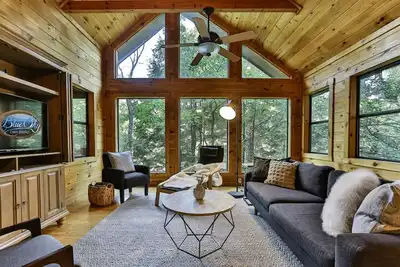 Image de Romance On The Cartecay crée l’atmosphère dont vous avez besoin pour vous rapprocher de vos proches. Pet-fr