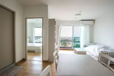 Image de Spacieux condo avec vue panoramique sur la rivière. Paix et calme, bien pour se reposer.