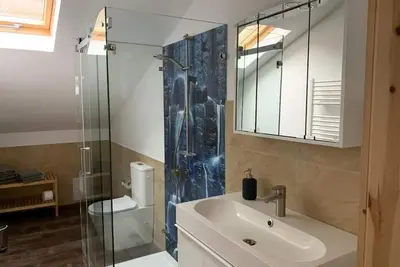 Image de Nouvel appartement moderne dans le monument culturel Schweizerhaus dans un style alpin