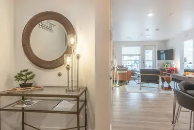 Image de Entièrement meublé 3 chambres / 2 salles de bain dans des résidences exclusives cachées cachées