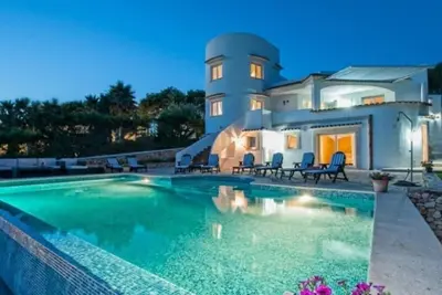Image de Une villa incroyable avec un emplacement parfait à seulement 200 mètres de la plage de Cala Egos!