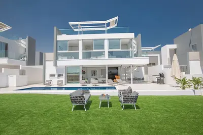 Villa Alana, Magnifique Villa Protaras 3br avec piscine, proche de la plage