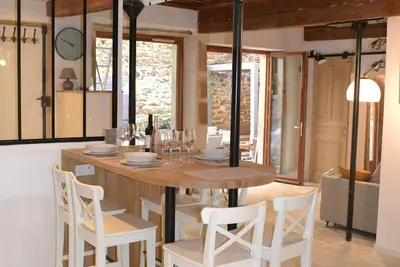 Image de Superbe ancien magasin de bateliers de la Saone à 10 minutes du Vieux Lyon