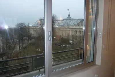 Image de Champs Elysées / Montaigne, une vue superbe! 2 Bd, 2 bains, modernes avec Central Air