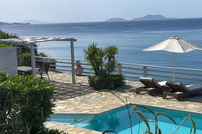 Image de Rêve d'une maison de vacances pour 4 personnes à la mer avec piscine près de Kerames Crète.
